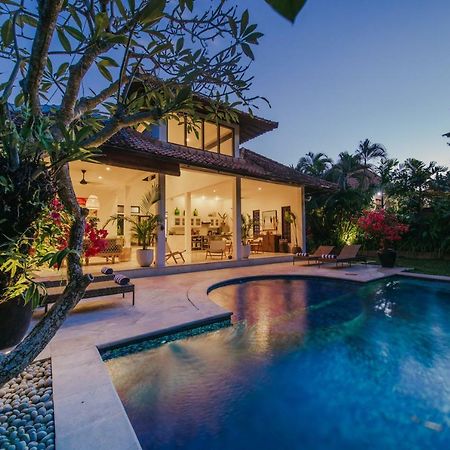 Villa Eight Seminyak Buitenkant foto
